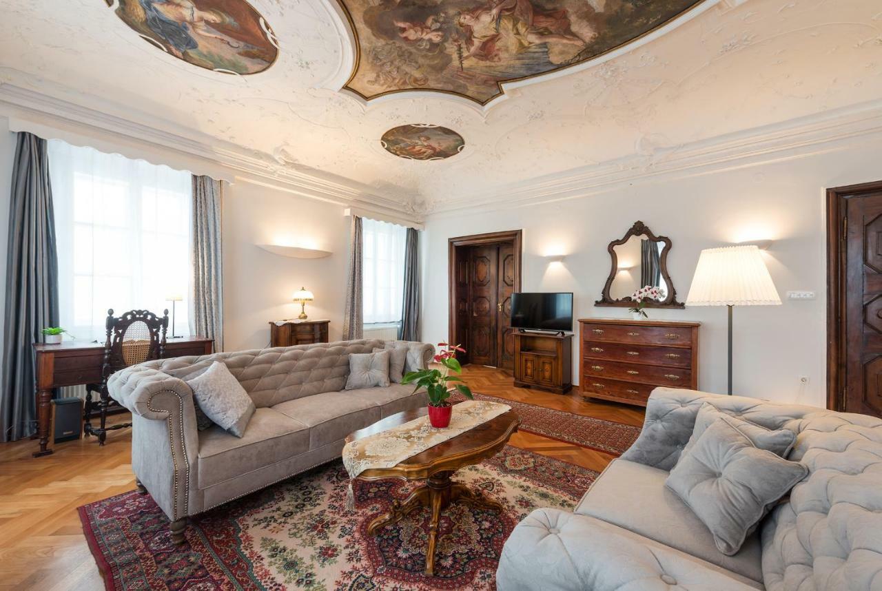 Codelli Deluxe Fresco Centre App With Balcony