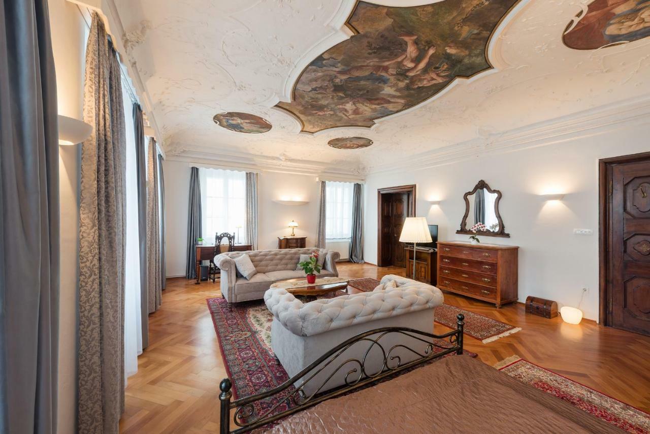 Codelli Deluxe Fresco Centre App With Balcony Apartma